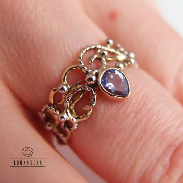 Unique solid gold ring with tanzanite