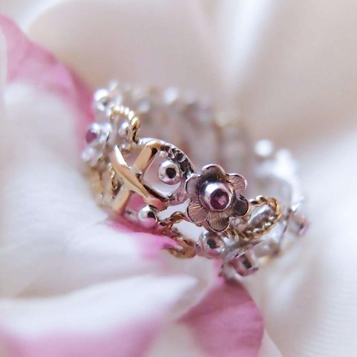 Botanical rosaery ring with ruby flowers and gold details